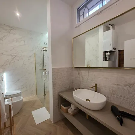 Mwc - Via Ganaceto 100 *