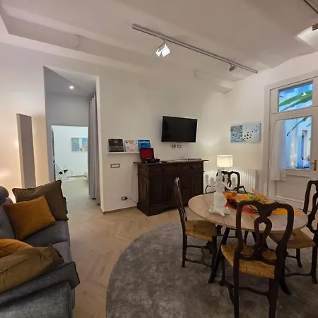 Mwc - Via Ganaceto 100