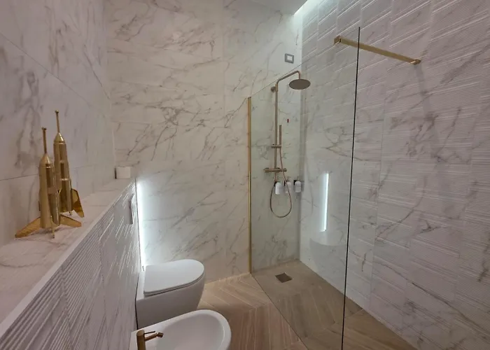 Mwc - Via Ganaceto 100 *