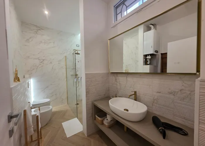 Mwc - Via Ganaceto 100 *