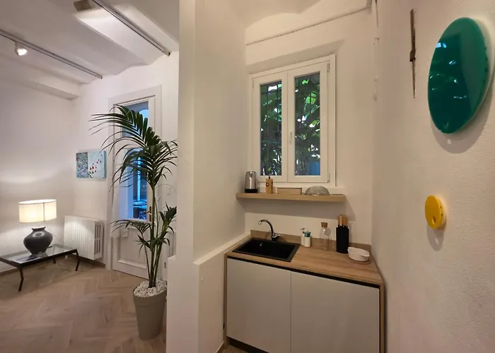 Mwc - Via Ganaceto 100 *